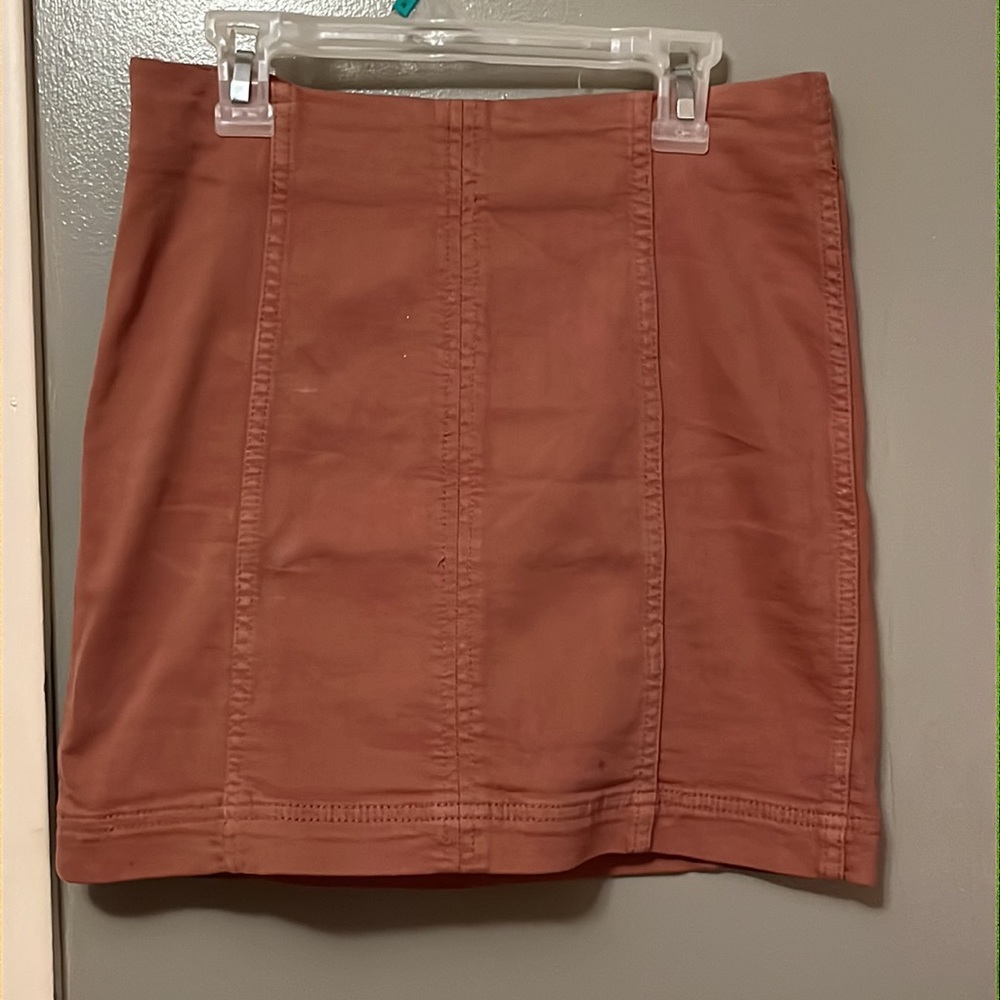 Mauve, tight women’s skirt in a small